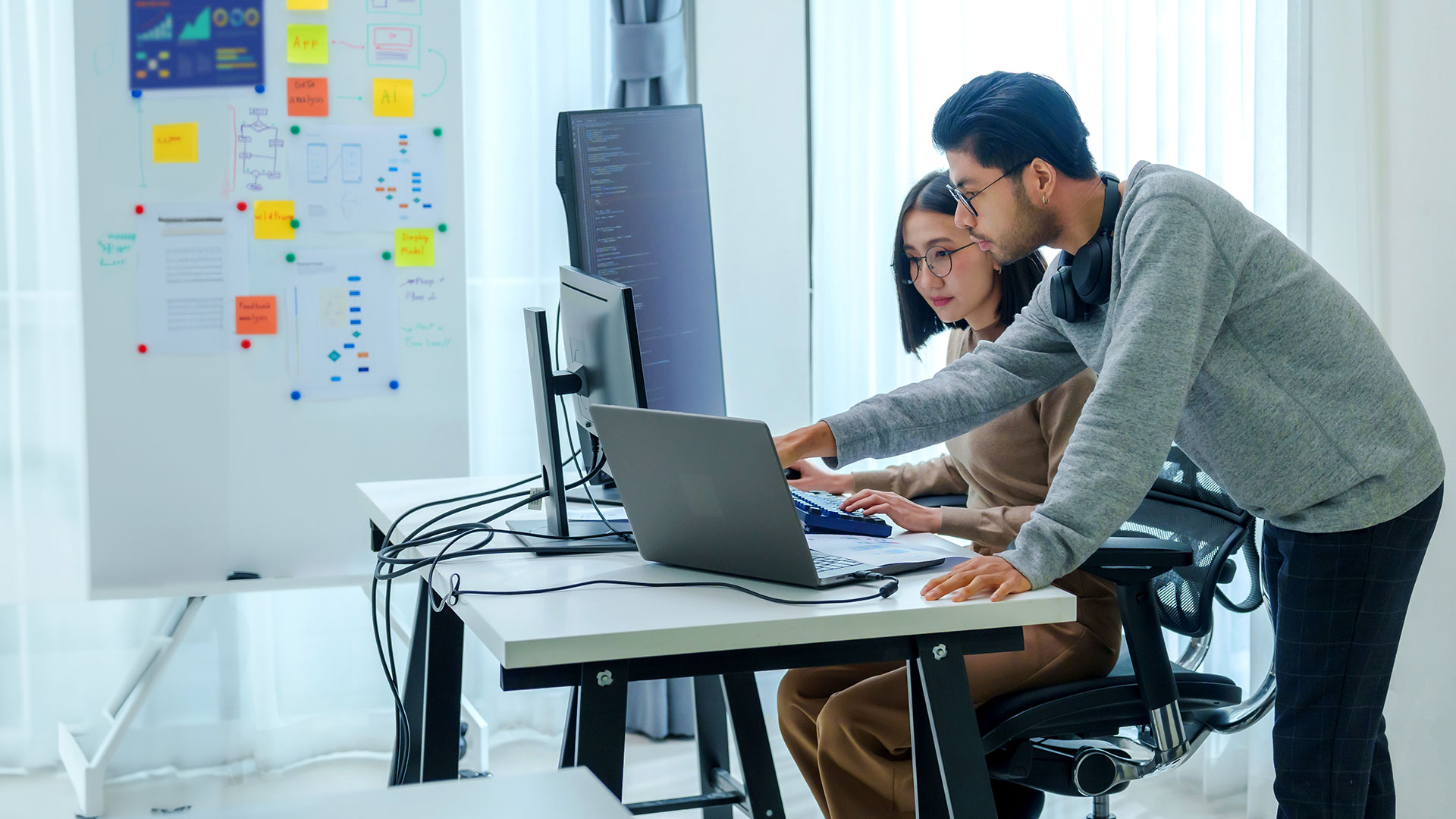 MItarbeiter in der Projektarbeit zu individuellen Softwareentwicklung
